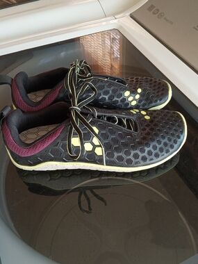 Vivo Barefoot Black Athletic Sneaker with Yellow Accents and Maroon Collar EU 37